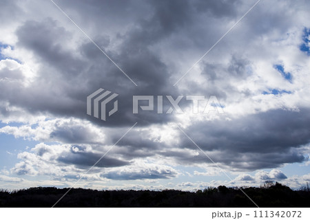 雲の多い空　曇天　曇空 111342072