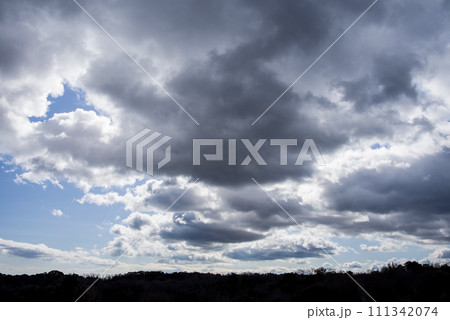 雲の多い空　曇天　曇空 111342074