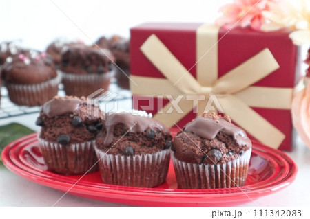 バレンタインに手作りチョコマフィン 111342083