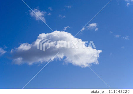 【空の素材】青空　雲　 111342226