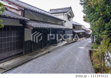 秋の京都 嵯峨鳥居本の伝統的な町並み 秋の京都 嵯峨鳥居本の伝統的な町並み 111343222