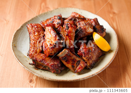 骨付きスペアリブ 骨付きスペアリブ 111343605