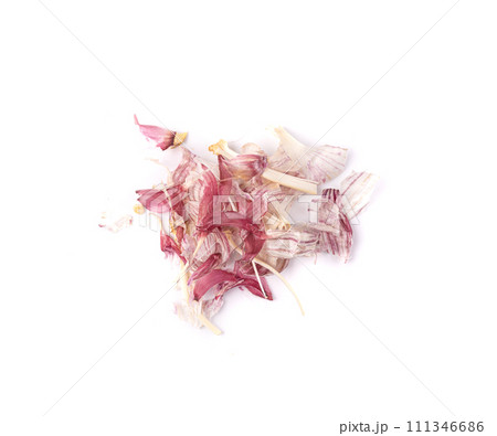 Garlic Peel Isolated, Garlic Skin Pile, Bio Garbage for Compost, Organic Waste Ingredient 111346686