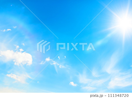 爽やかな青空と太陽 強い夏の日差し 爽やかな青空と太陽 強い夏の日差し 111348720