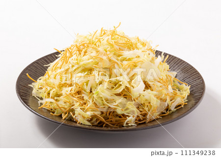 パリパリ麺サラダ（キャベツ） 111349238