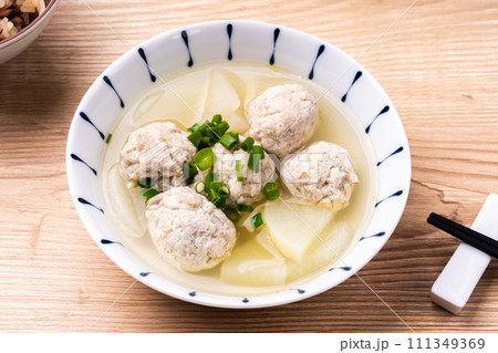 鶏団子と大根のスープ 111349369