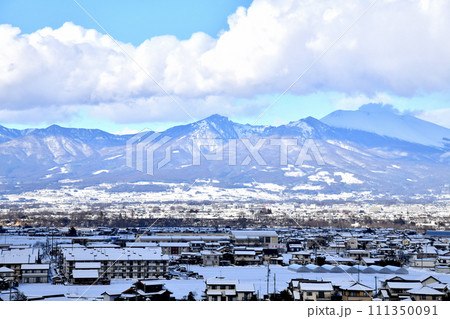 佐久平駅周辺、浅間山方面を望む(長野県佐久市)【2024.2】 佐久平駅周辺、浅間山方面を望む(長野県佐久市)【2024.2】 111350091