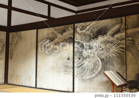 大徳寺　龍源院　方丈室中襖絵「竜の図」 111350530