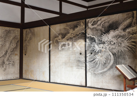 大徳寺　龍源院　方丈室中襖絵「竜の図」 111350534
