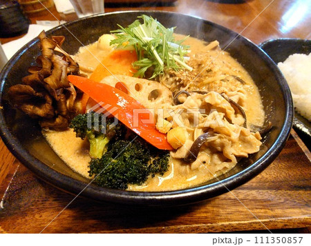 野菜とキノコたっぷりのホワイトカレー 野菜とキノコたっぷりのホワイトカレー 111350857
