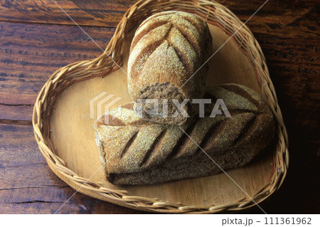 Australian bread loaf in basket over rustic wooden background. Traditionally this bread is made with chocolate powder, brown sugar and honey Australian bread loaf in basket over rustic wooden background. Traditionally this bread is made with chocolate powder, brown sugar and honey 111361962