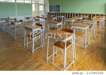 誰もいない学校の教室 誰もいない学校の教室 111362208