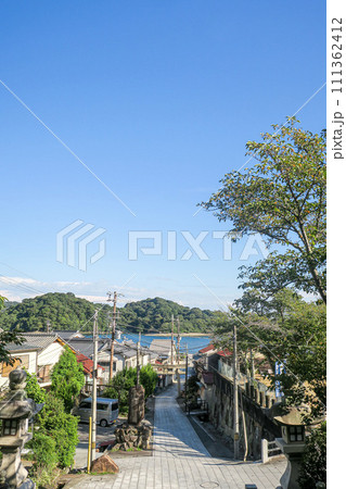 兵庫・坂越 大避神社 境内から生島を望む 兵庫・坂越 大避神社 境内から生島を望む 111362412