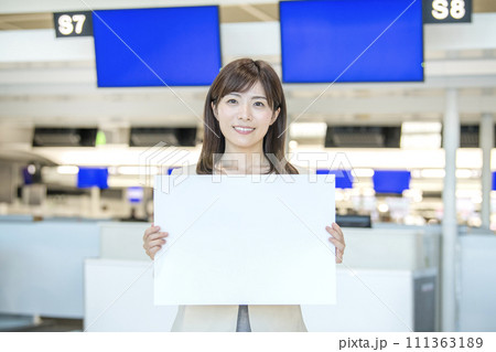 メッセージボード 女性 空港 メッセージボード 女性 空港 111363189