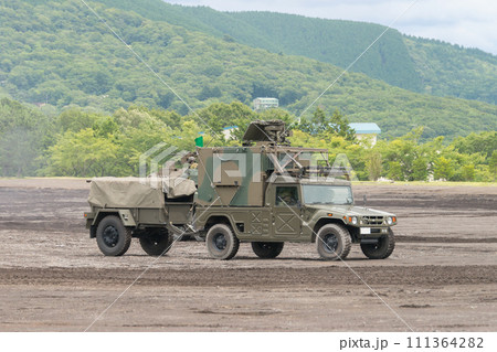走行する陸上自衛隊地上レーダ装置1号(改) 走行する陸上自衛隊地上レーダ装置1号(改) 111364282