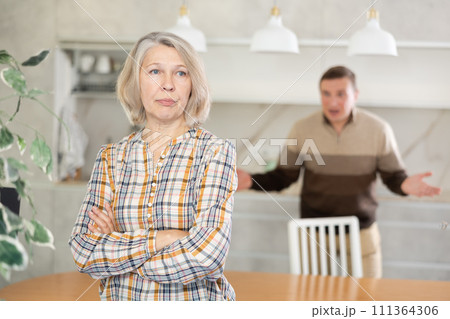 Family quarrel of mother and son 111364306
