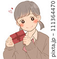 バレンタインのチョコを持つ制服の女の子 111364470