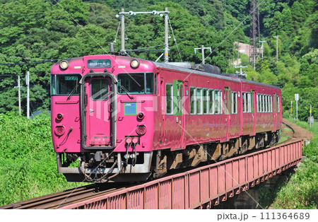 山陰本線 佐津ー竹野 JR西日本 キハ47-2+キハ47-1012(福知山) 山陰本線 佐津ー竹野 JR西日本 キハ47-2+キハ47-1012(福知山) 111364689
