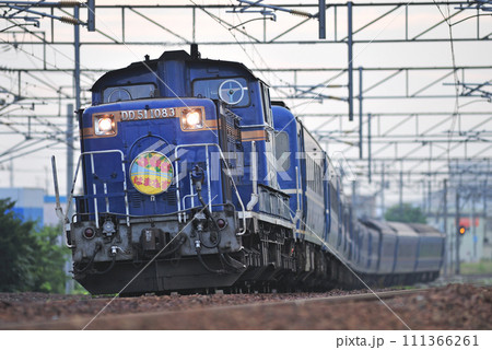 函館本線 白石ー苗穂 JR北海道 DD51-1083(函館)+14系+24系(札幌) はまなす 函館本線 白石ー苗穂 JR北海道 DD51-1083(函館)+14系+24系(札幌) はまなす 111366261