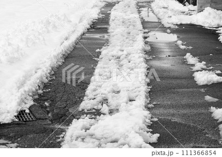 雪の積もった道 雪の積もった道 111366854
