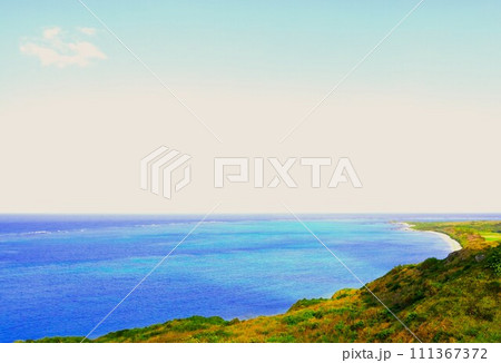 沖縄県石垣島の平久保埼灯台から見える風景 111367372