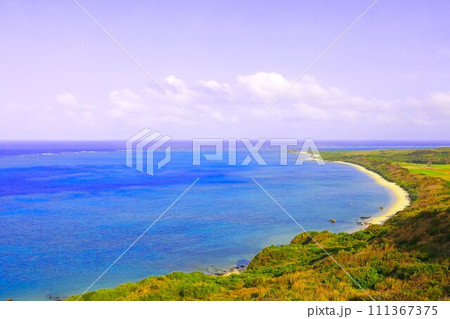 沖縄県石垣島の平久保埼灯台から見える風景 沖縄県石垣島の平久保埼灯台から見える風景 111367375