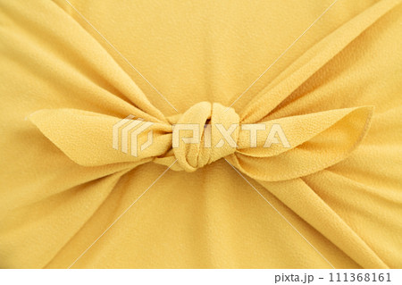 風呂敷包みの結び目 111368161