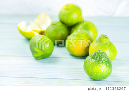 fresh oranges fresh oranges 111368267