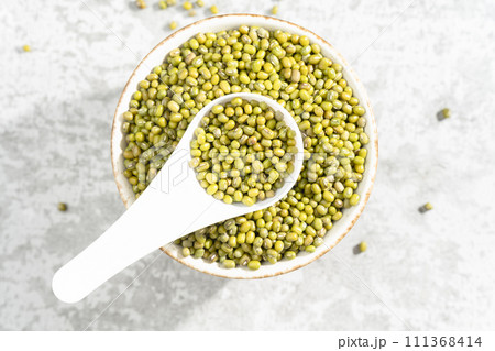 Green beans in wooden bowl Green beans in wooden bowl 111368414