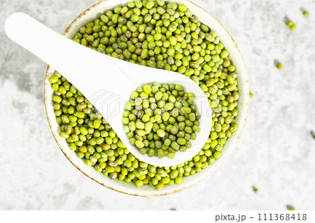 Green beans in wooden bowl Green beans in wooden bowl 111368418