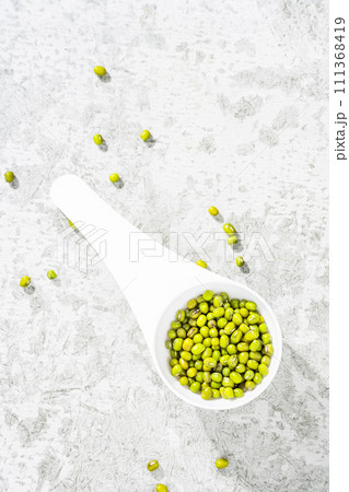 Green beans in wooden bowl Green beans in wooden bowl 111368419
