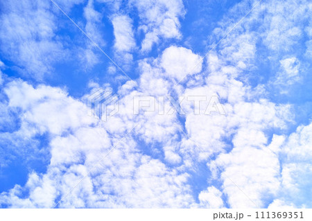 青空と雲イメージ 111369351