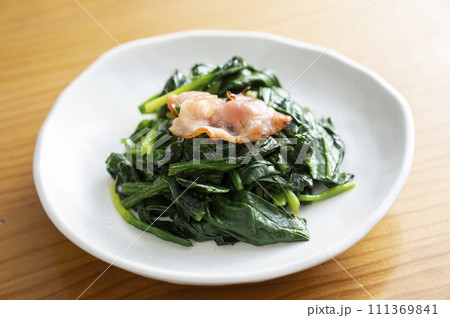 ほうれん草のソテー 111369841