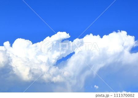 青空と白い雲 111370002