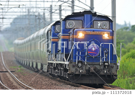 千歳線　島松ー北広島　JR北海道　DD51-1100（函館）+E26系（尾久）　カシオペア 111372018