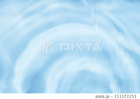 水面に映る波紋 111372253