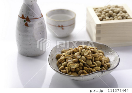 そのまま食べられて栄養たっぷり ドライ納豆 （白背景） 111372444