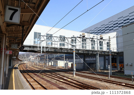 北陸本線 敦賀駅にて 北陸本線 敦賀駅にて 111372868