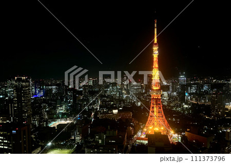 麻布台ヒルズから見た東京タワーと街並み 麻布台ヒルズから見た東京タワーと街並み 111373796