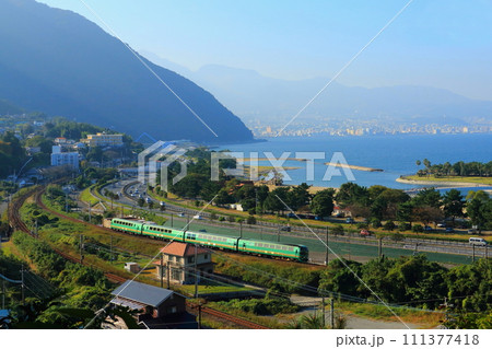 ゆふいんの森号（列車の旅イメージ・大分市） 111377418