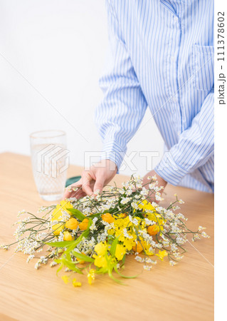 生け花 手元 生け花 手元 111378602