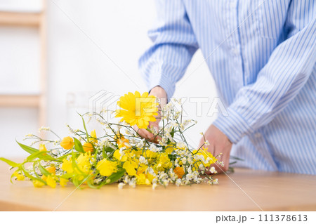 生け花　手元 111378613