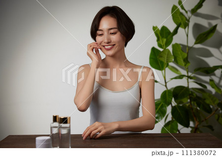 若い女性のオーガニックビューティーイメージ 若い女性のオーガニックビューティーイメージ 111380072