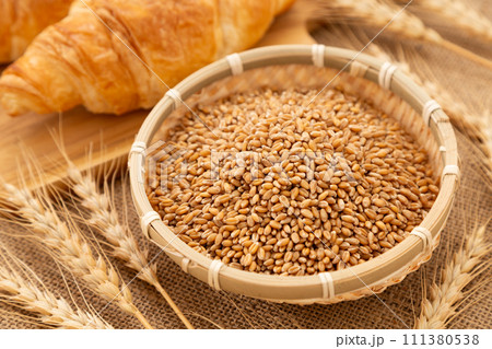 小麦とパン 111380538