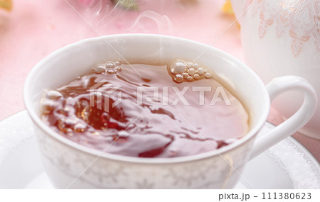 贅沢なお茶の時間 紅茶タイム (ティータイム)　紅茶とお花 111380623