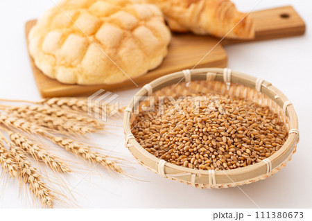 小麦とパン 111380673
