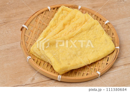 油あげ、油揚げ、油揚、あぶらあげ、アブラアゲ、大豆食品、食材。 111380684