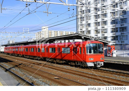 名鉄の通勤型電車(赤い電車) 111380909