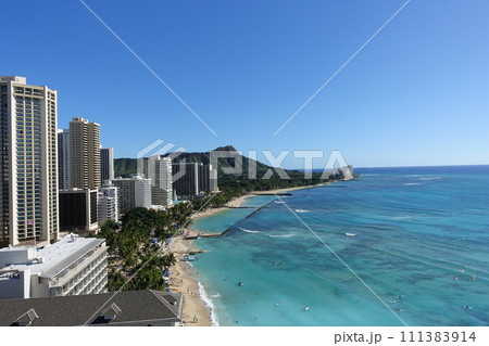 ハワイの綺麗な海と風景 111383914