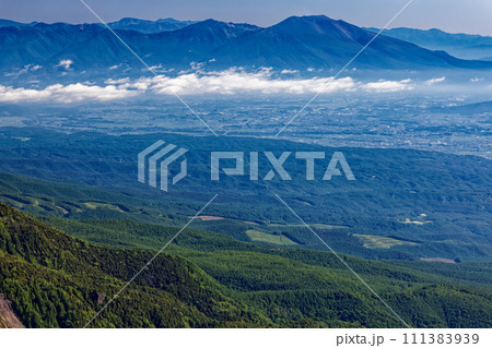 八ヶ岳連峰・硫黄岳から見る浅間山と志賀の山並み 八ヶ岳連峰・硫黄岳から見る浅間山と志賀の山並み 111383939